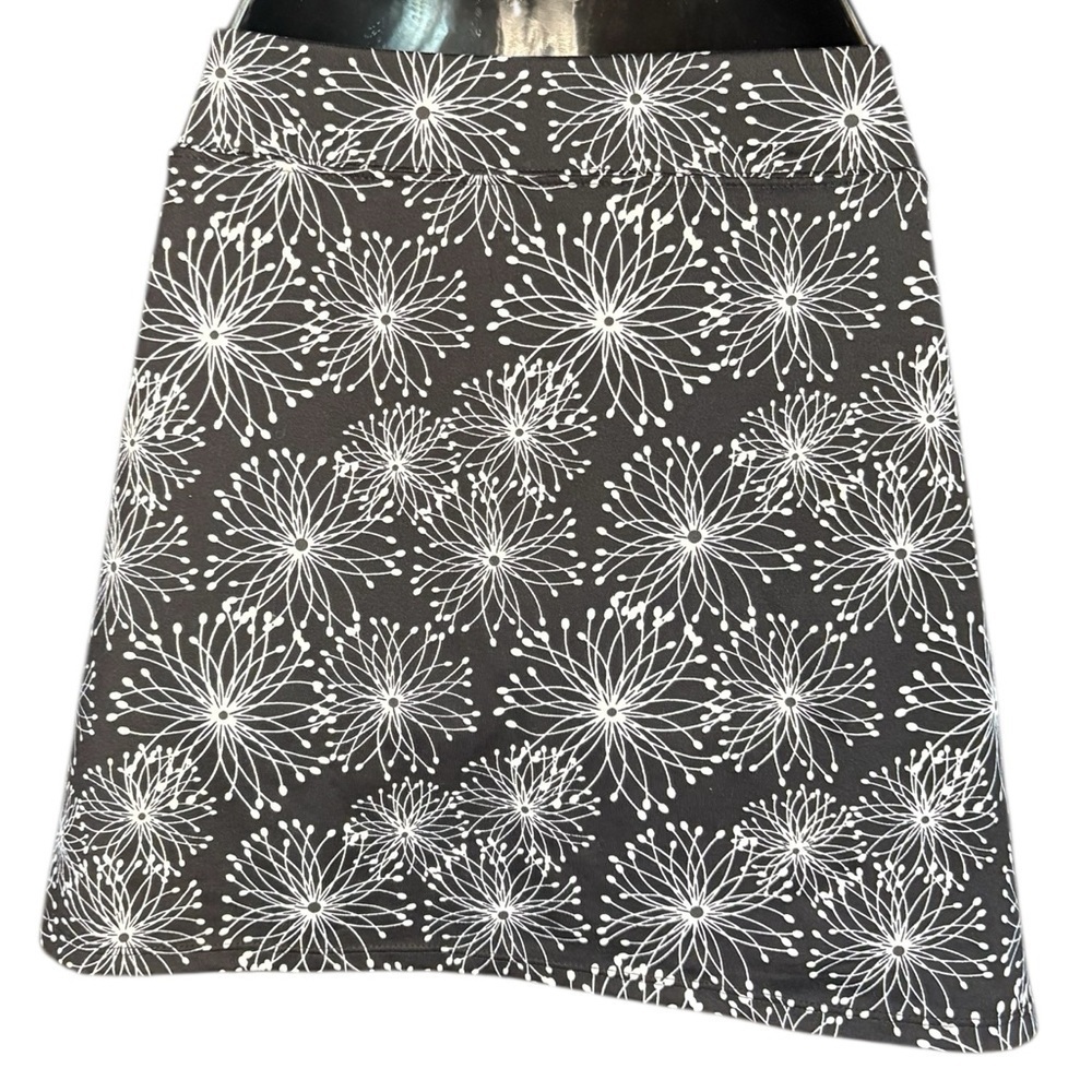 Tranquility Colorado Clothing
Stretch Skort Size Medium Black
White Pom Poms - Picture 7 of 7